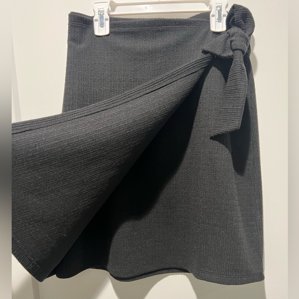 LOFT Outlet Wrap Side Tie Black Skirt NWT size small - Picture 4 of 5